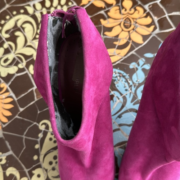 BCBG PINK STILETTO HEEL BOOTIES SZ: 8.5 - Picture 7 of 8